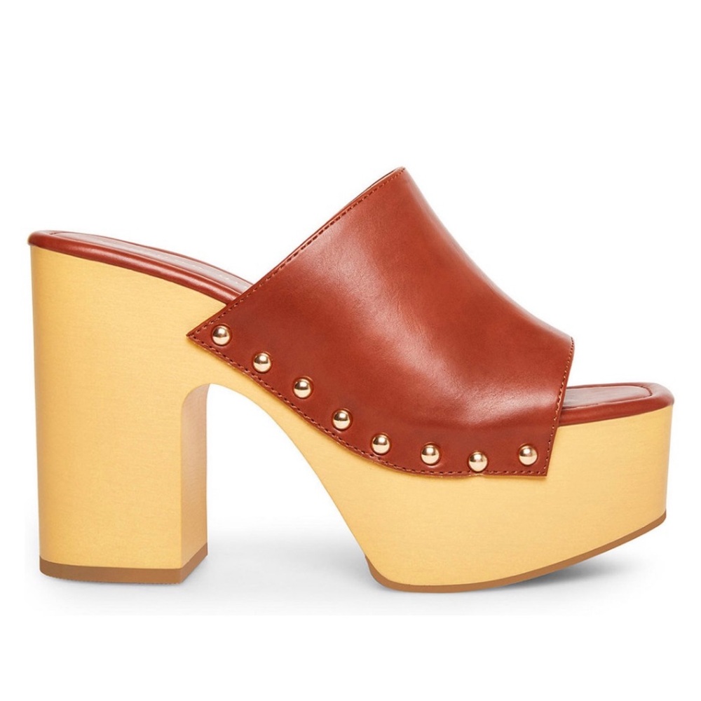 Madden Girl's retro-inspired Harrps sandals. - Picture 2 of 5
